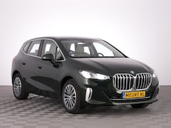 BMW 2-serie Active Tourer - 225 xDrive Luxury Line | LEDER | CAMERA | NAVI | ECC | PHEV | Sanremo Grün Metallic