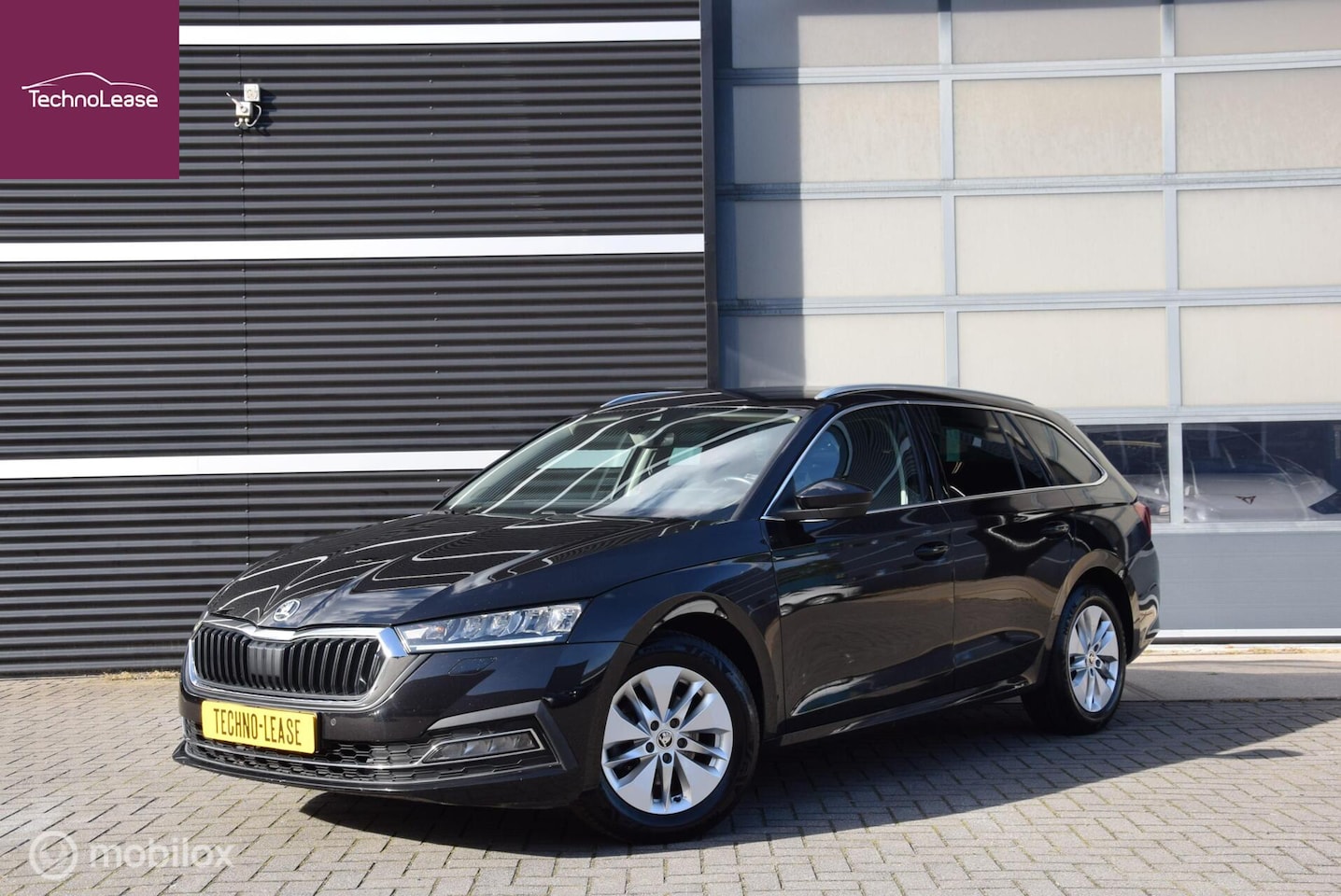 Skoda Octavia Combi - 1.0 e-TSI Ambition Trekhaak Apple Carplay - AutoWereld.nl