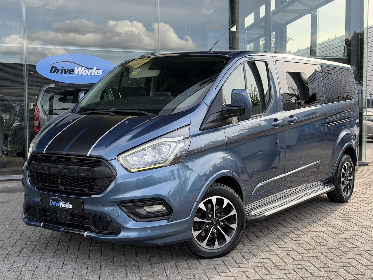 Ford Transit Custom - Sport | 310 2.0 TDCI L2H1 Limited DC | Adaptive CC | Leer | Camera | PDC | Carplay | Distr - AutoWereld.nl