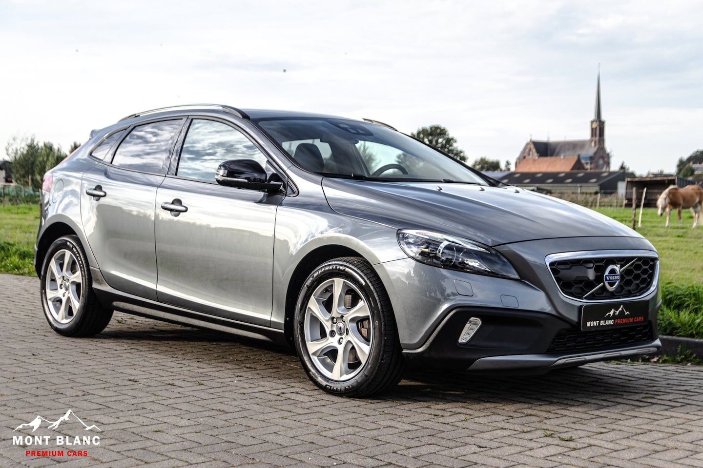 Volvo V40 Cross Country - T4 AWD|ACC|Memory - AutoWereld.nl