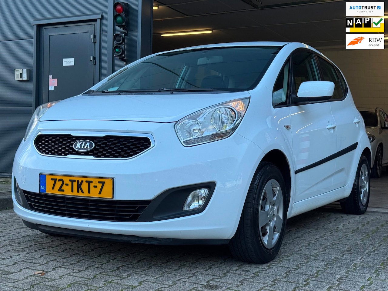 Kia Venga - 1.4 CVVT X-tra / NAP !! / TREKHAAK / CAMERA / CRUISE / BLUETOOTH / ISOFIX / ARMSTEUN / NAV - AutoWereld.nl