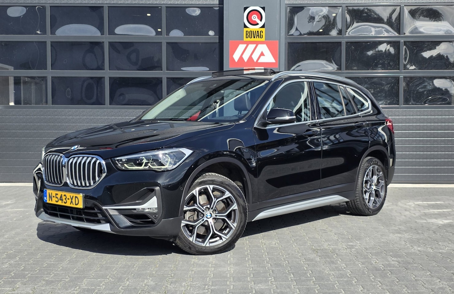 BMW X1 - SDrive20i Business Edition Plus | PANO | LEDER | TREKHAAK | NAP | 1E EIGENAAR - AutoWereld.nl
