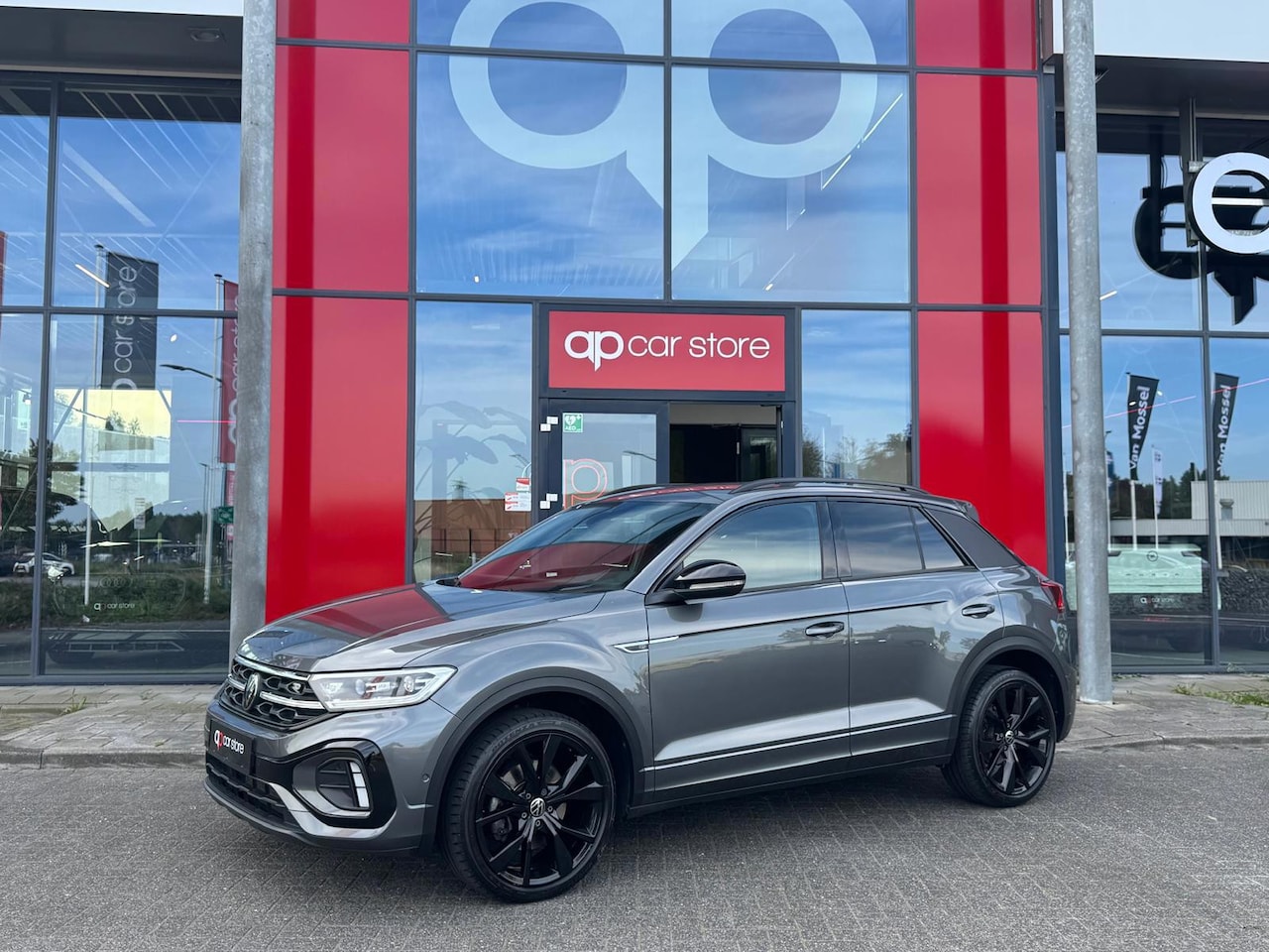 Volkswagen T-Roc - 1.5 TSI R-Line 3 X R-Line DSG-7| IQ-Lights | Camera | Parksens |Keyless | Carplay | Black - AutoWereld.nl