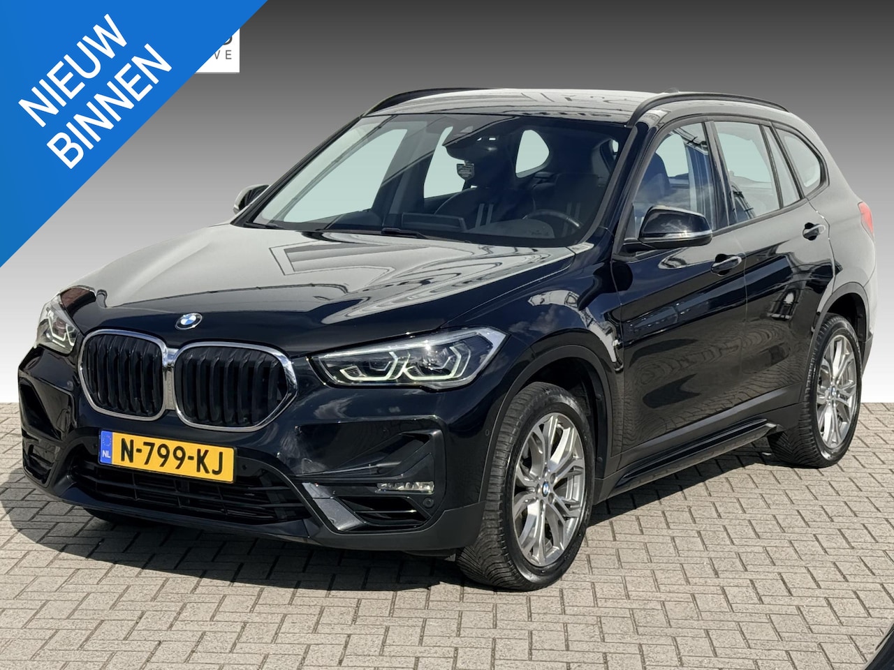 BMW X1 - sDrive20i High Executive M-PAKKET | CARPLAY | CAMERA | LED - AutoWereld.nl