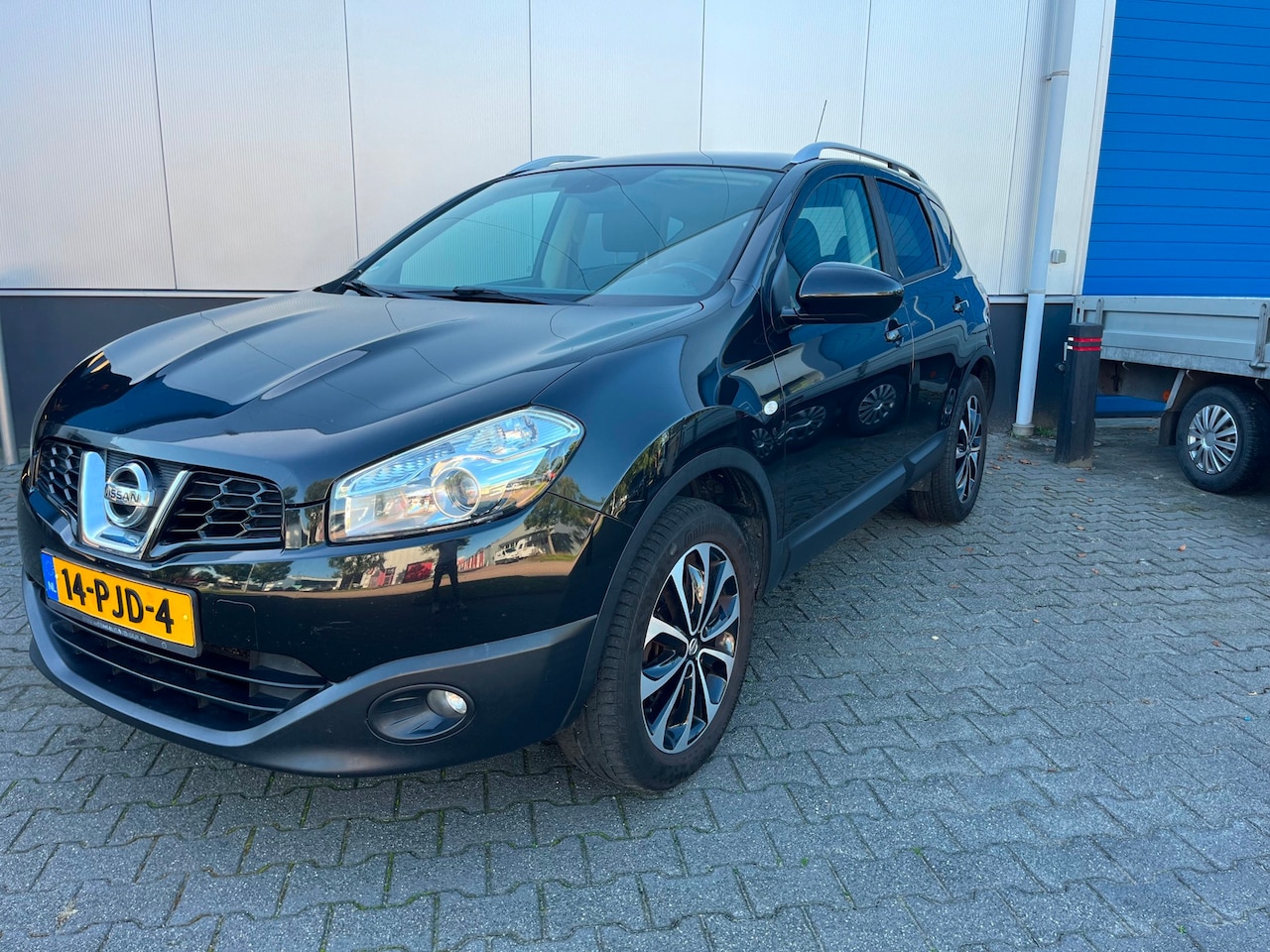 Nissan Qashqai - 2.0 141pk Connect Edition / Trekhaak max. 1.400kg / Panoramadak / Cruise control / Camera - AutoWereld.nl