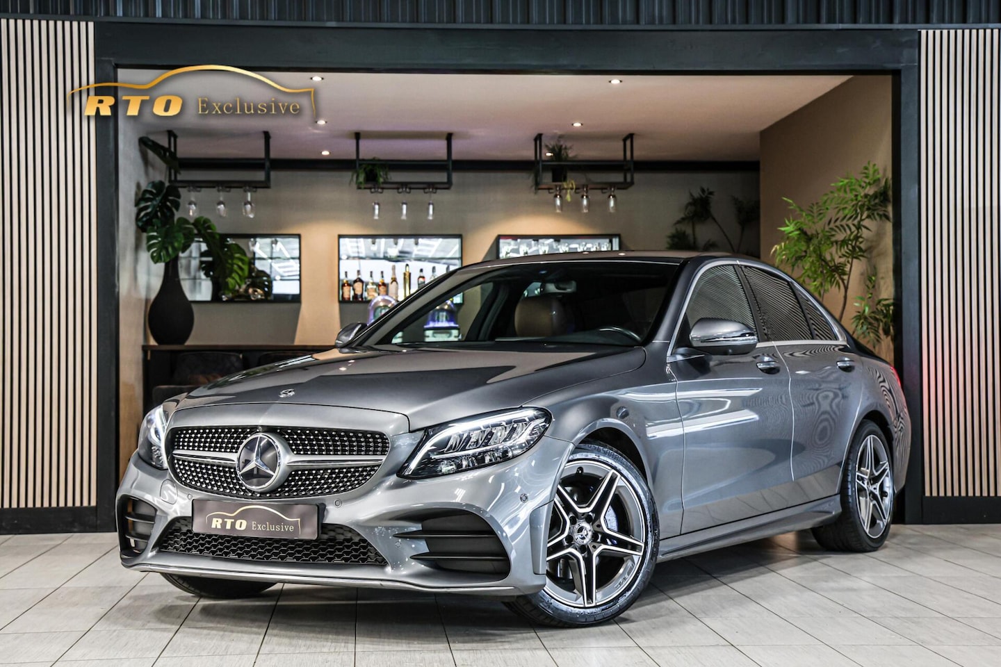 Mercedes-Benz C-klasse - 180 AMG|Leder|NAP|Virtual|360 camera - AutoWereld.nl