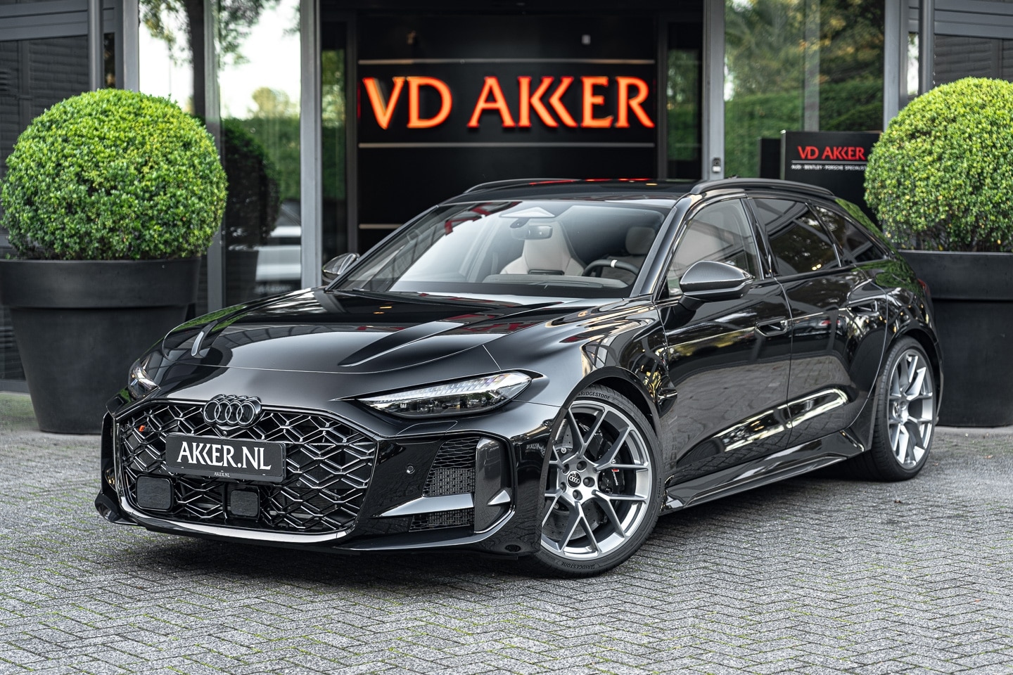 Audi RS5 - Avant Carbon | Audi Exclusive | Keram. Remschijven | Massage | Pano.dak - AutoWereld.nl