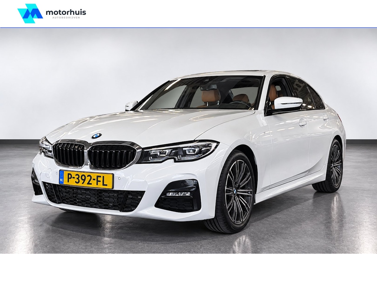 BMW 3-serie - 320i Business Edition | M-Pakket | Camera | Leder - AutoWereld.nl