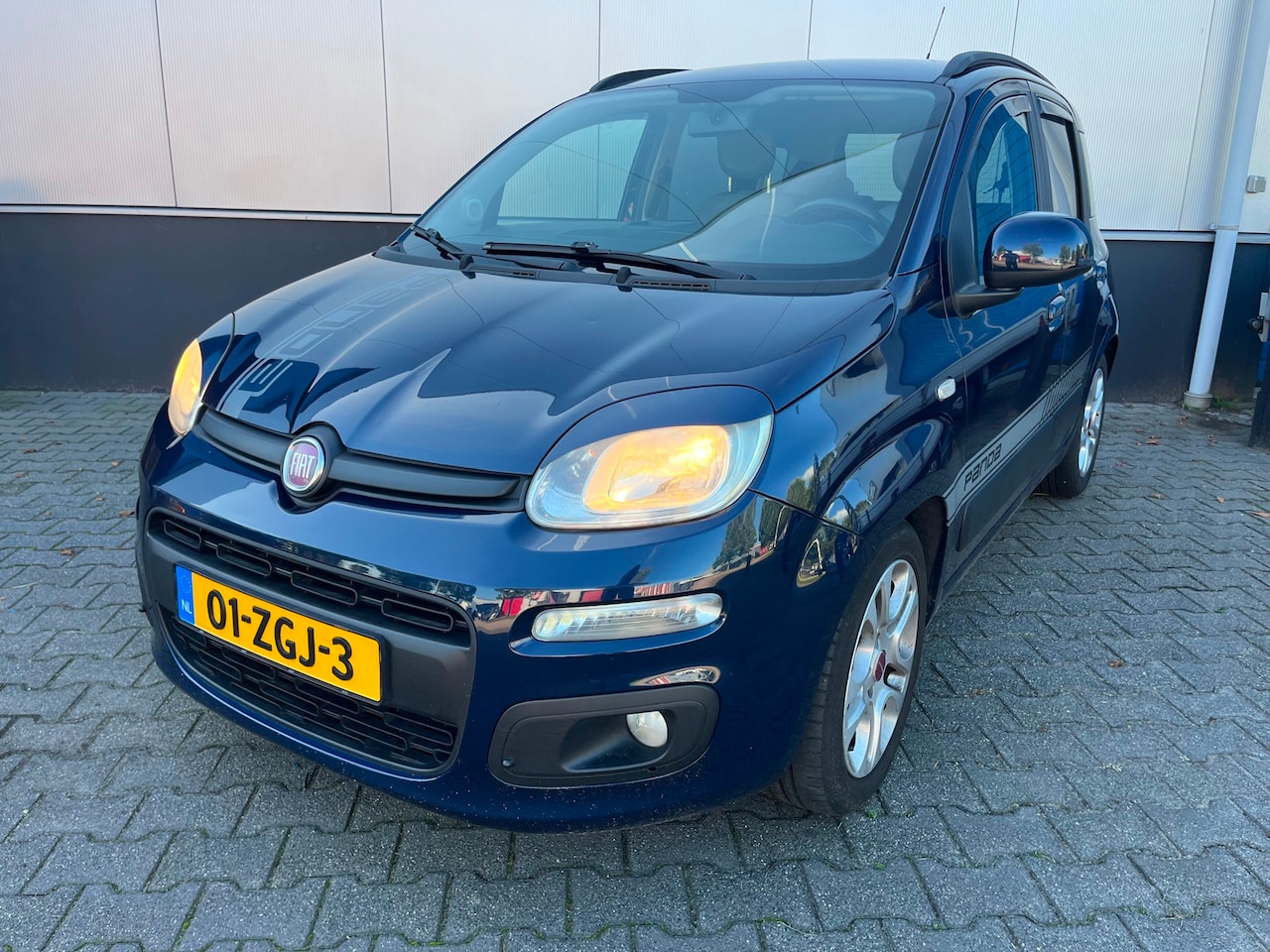 Fiat Panda - 0.9 TwinAir 86pk Sempre / Airconditioning / LM velgen / Dakrails / Privacy glas / Blauw ui - AutoWereld.nl