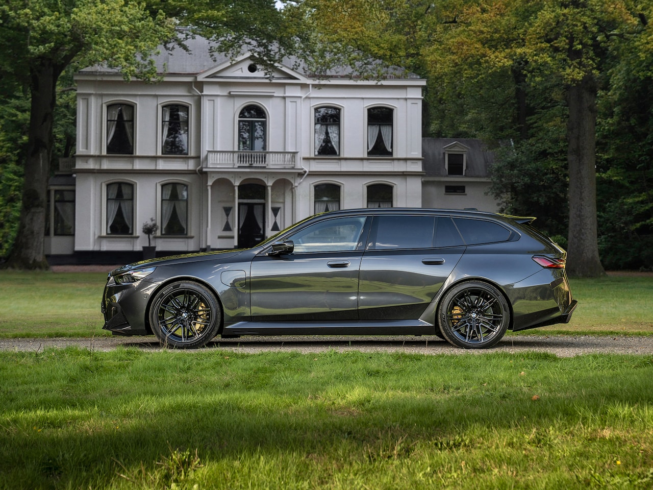 BMW 5-serie Touring - M5 | Keramisch | Bowers & Wilkins | Pano | Trekhaak - AutoWereld.nl
