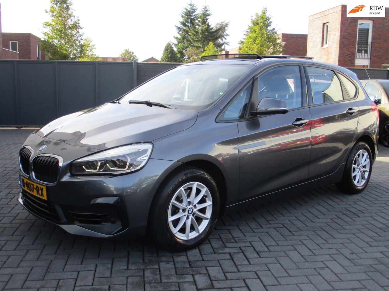 BMW 2-serie Active Tourer - 218i High Executive Aut Panorama Navi Led !! - AutoWereld.nl