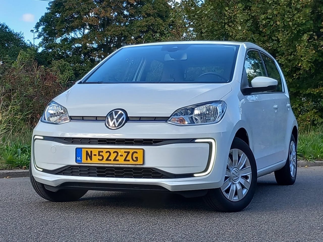 Volkswagen e-Up! - Elektrisch| Winterpakket | Bluetooth | Camera - AutoWereld.nl