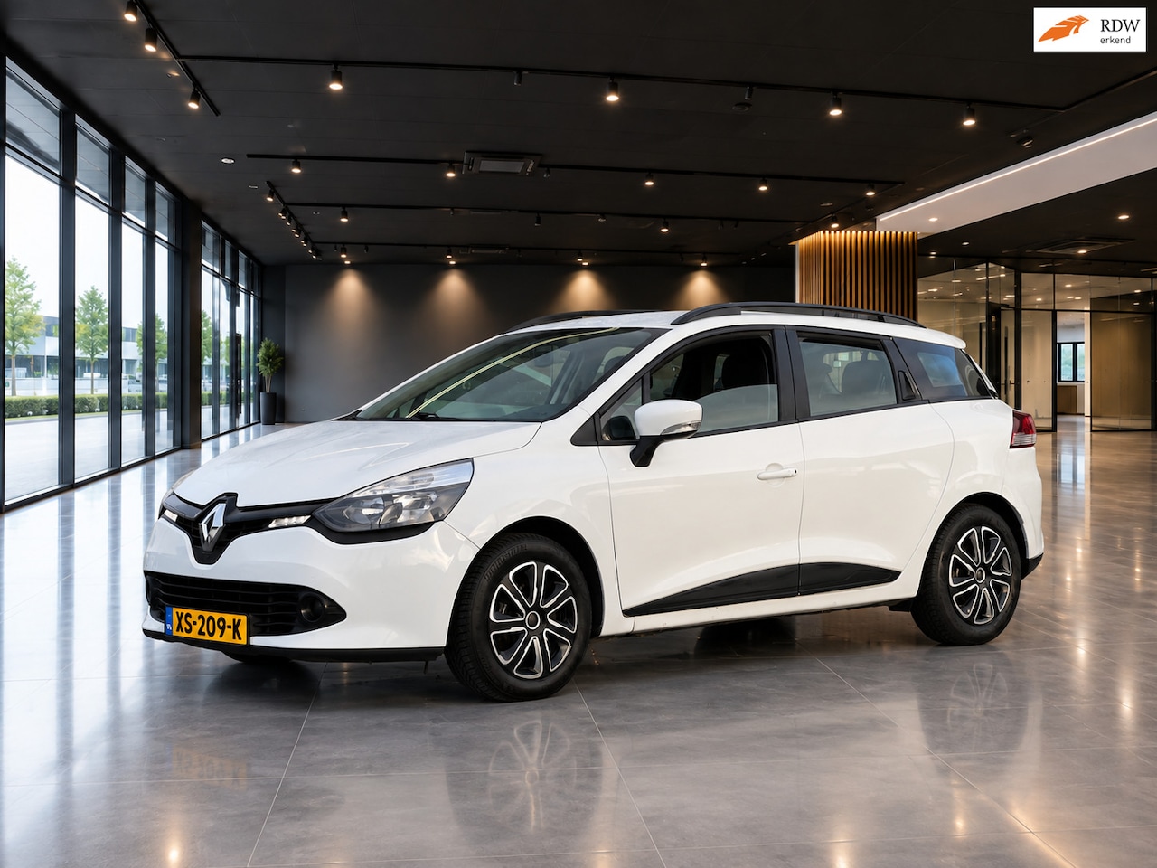 Renault Clio Estate - 1.2-16V COLLECTION BJ016 165.137KM - AutoWereld.nl