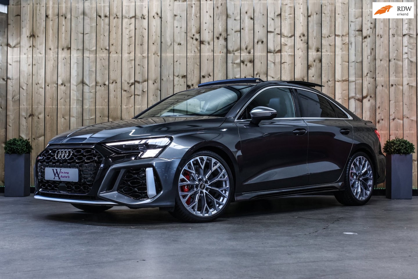 Audi RS3 - Limousine 2.5 TFSI Quattro *Pano*B&O*Head-Up*Camera*Massage* - AutoWereld.nl