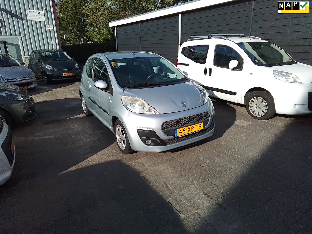 Peugeot 107 - 1.0 Active zeer Airco led. NL auto 73969 - AutoWereld.nl