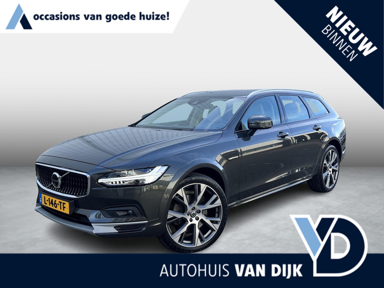 Volvo V90 Cross Country - 2.0 B5 AWD Pro Bowers&Wilkins / Panoramadak / 21" / Comfort stoelen - AutoWereld.nl