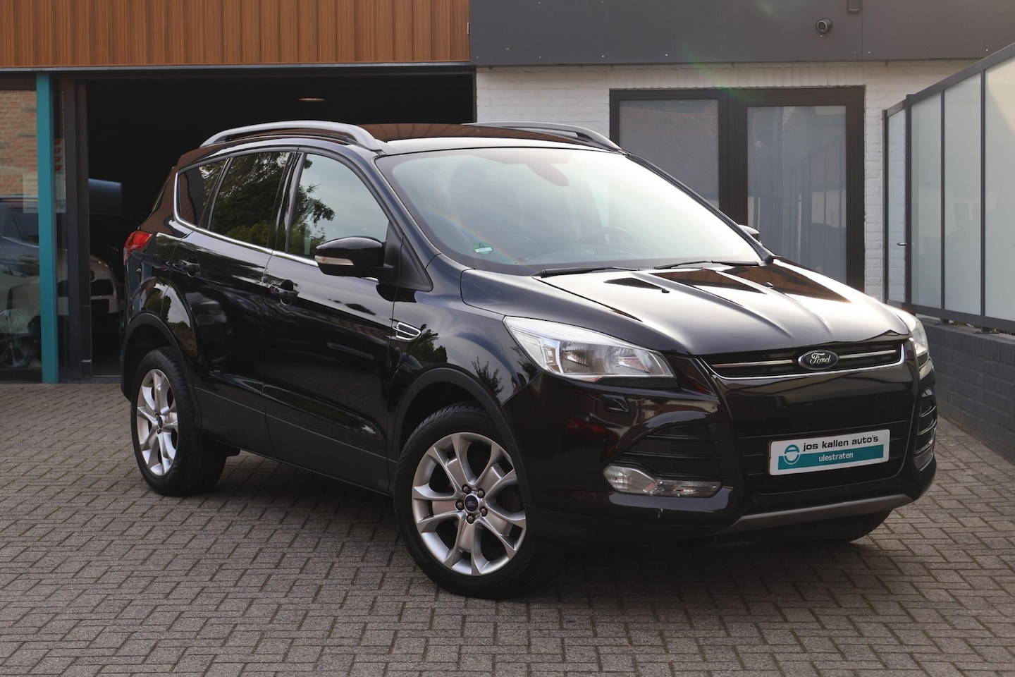 Ford Kuga - 1.6 Titanium Plus Navigatie, PDC, Park Assist, Trekhaak, All Season! - AutoWereld.nl