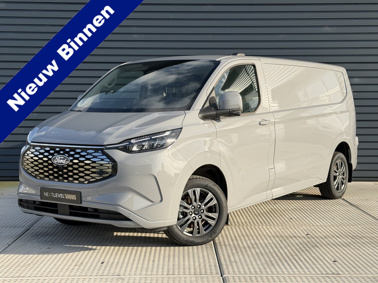 Ford E-Transit Cust. - 340 L2H1 Limited 71 kWh 218 PK | 360 Camera | B&O Audio | Adaptieve Cruise | Direct Rijden - AutoWereld.nl
