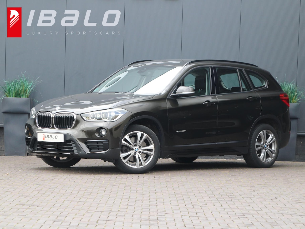 BMW X1 - sDrive20i SportLine | Trekhaak | NL-auto | - AutoWereld.nl