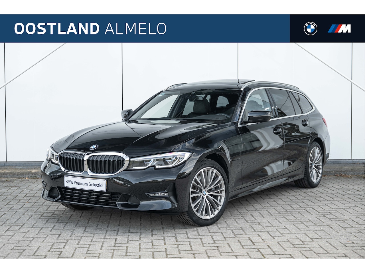 BMW 3-serie Touring - 320e High Executive Sport Line Automaat / Panoramadak / Trekhaak / Sportstoelen / Laserlig - AutoWereld.nl
