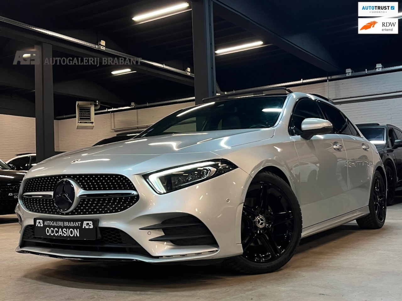 Mercedes-Benz A-klasse - 200 Launch Edition AMG Line Pano/Sfeerverlichting/CarPlay/Camera - AutoWereld.nl