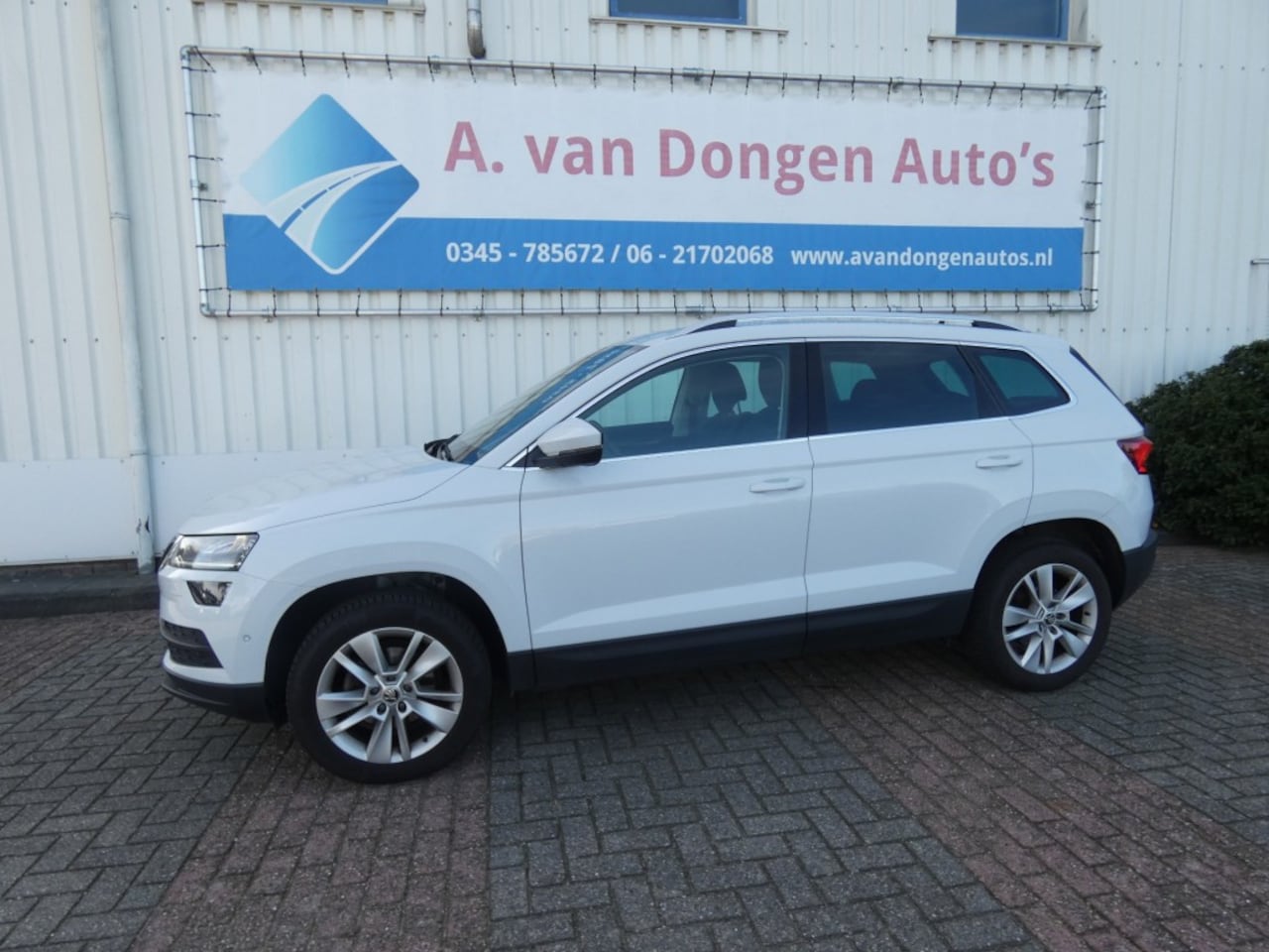Skoda Karoq - 1.5 TSI BNS.ED. PLUS,ACC,Camera,Led,Trhaak,Stoelverw - AutoWereld.nl