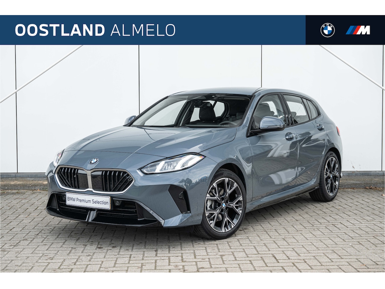 BMW 1-serie - 120 M Sport Design Automaat / Sportstoelen / Achteruitrijcamera / Stoelverwarming / PDC - AutoWereld.nl