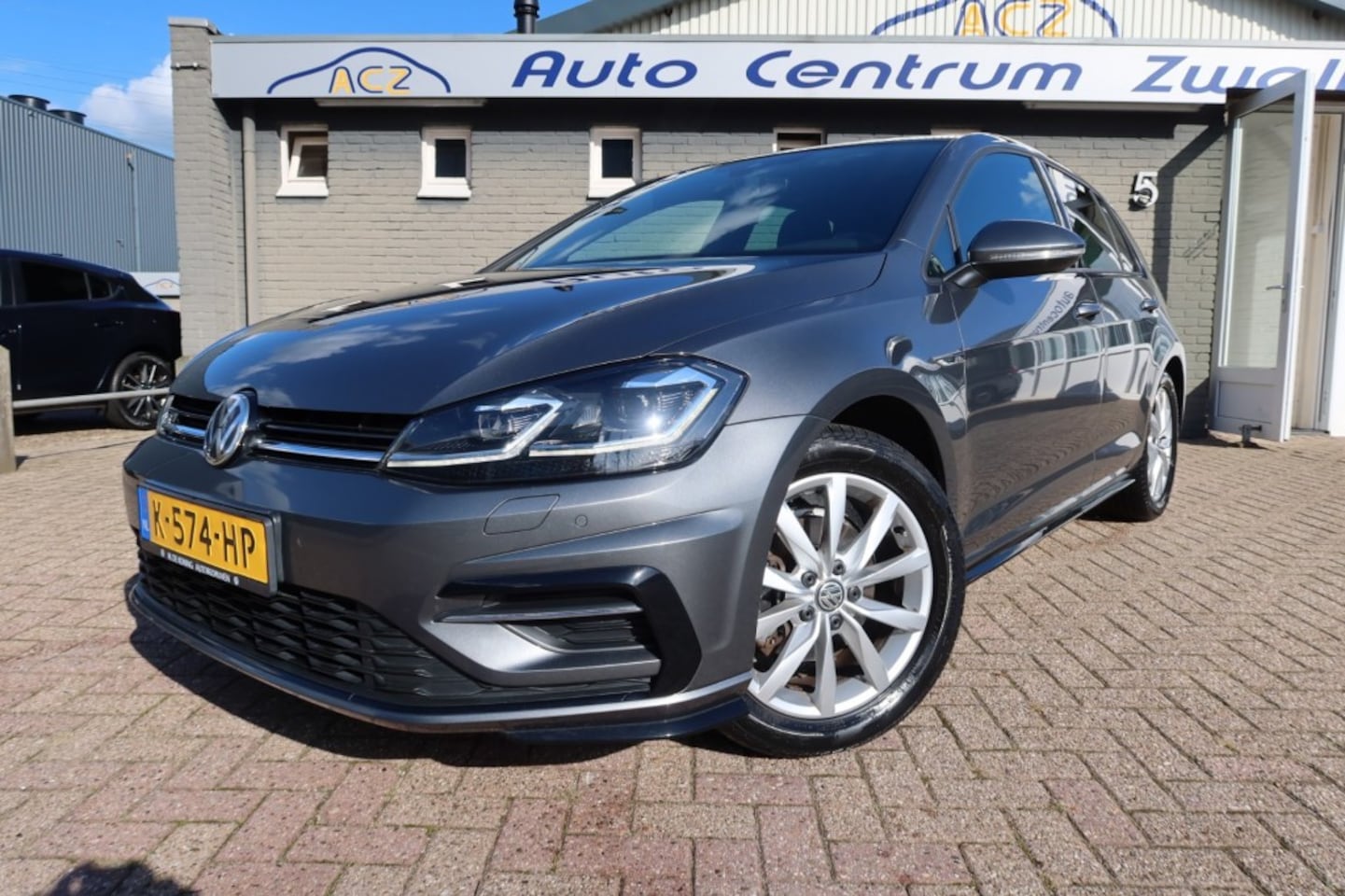 Volkswagen Golf - 1.5 TSI HIGHLINE  R-LINE. CARPLAY, CAMERA ,NAVI ENZ... - AutoWereld.nl