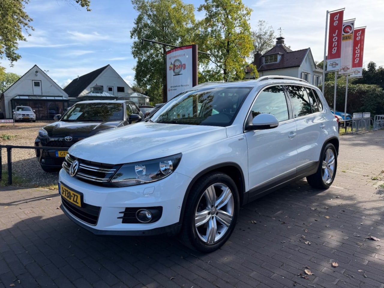 Volkswagen Tiguan - 1.4 TSI 150PK AUTOMAAT / SCHUIFDAK / NAVI / CAMERA / CRUISE CTR. / STOELVERW. / 19'' LM-VE - AutoWereld.nl