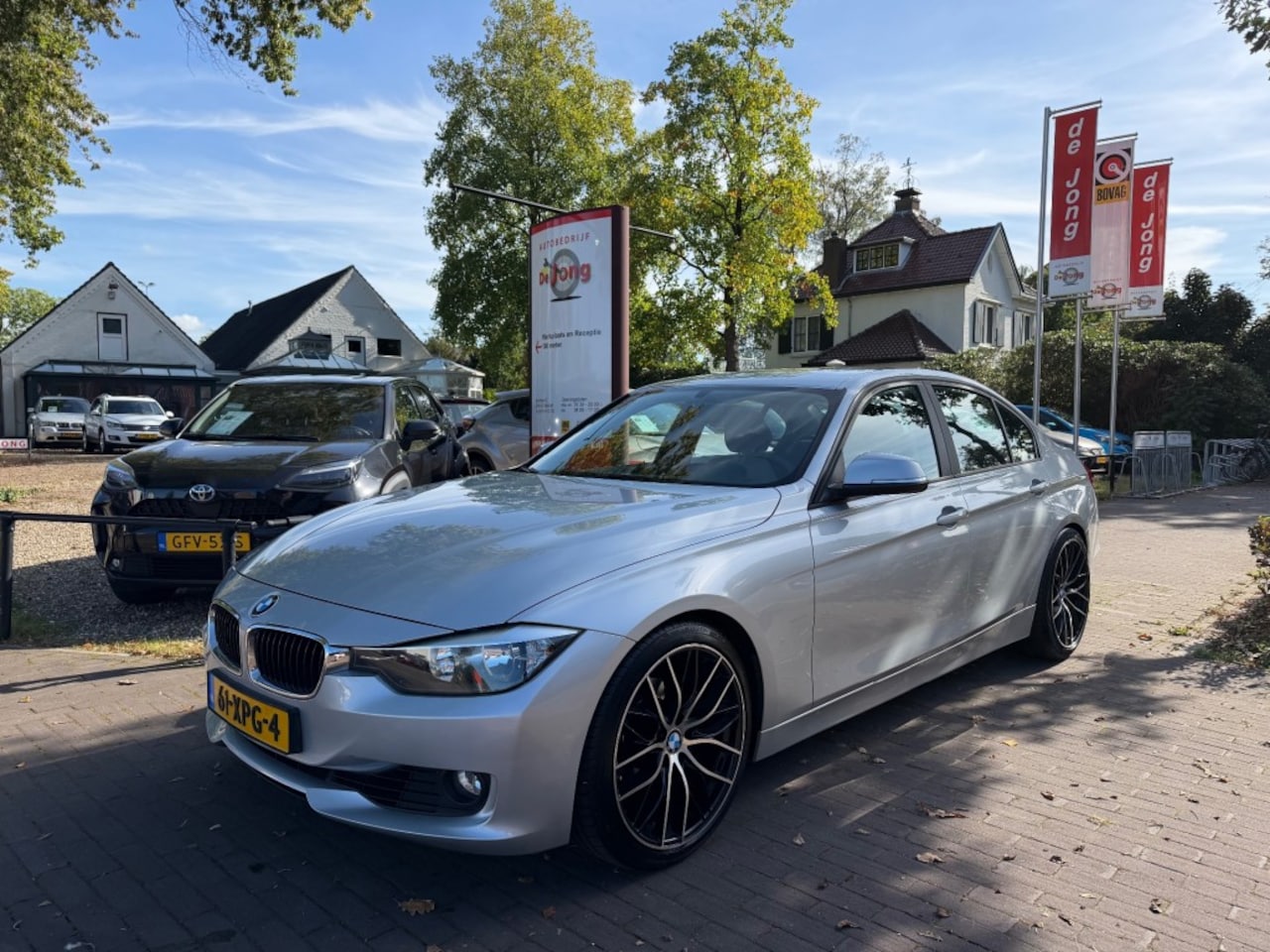 BMW 3-serie - 320I EXECUTIVE AUTOMAAT / NAVI / AIRCO-ECC / CRUISE CTR. / AFN. TREKHAAK / 19'' LM-VELGEN - AutoWereld.nl