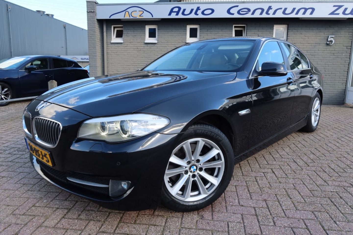 BMW 5-serie - 523i High Executive 523I HIGH EXECUTIVE ( 6 CYLINDER ) - AutoWereld.nl