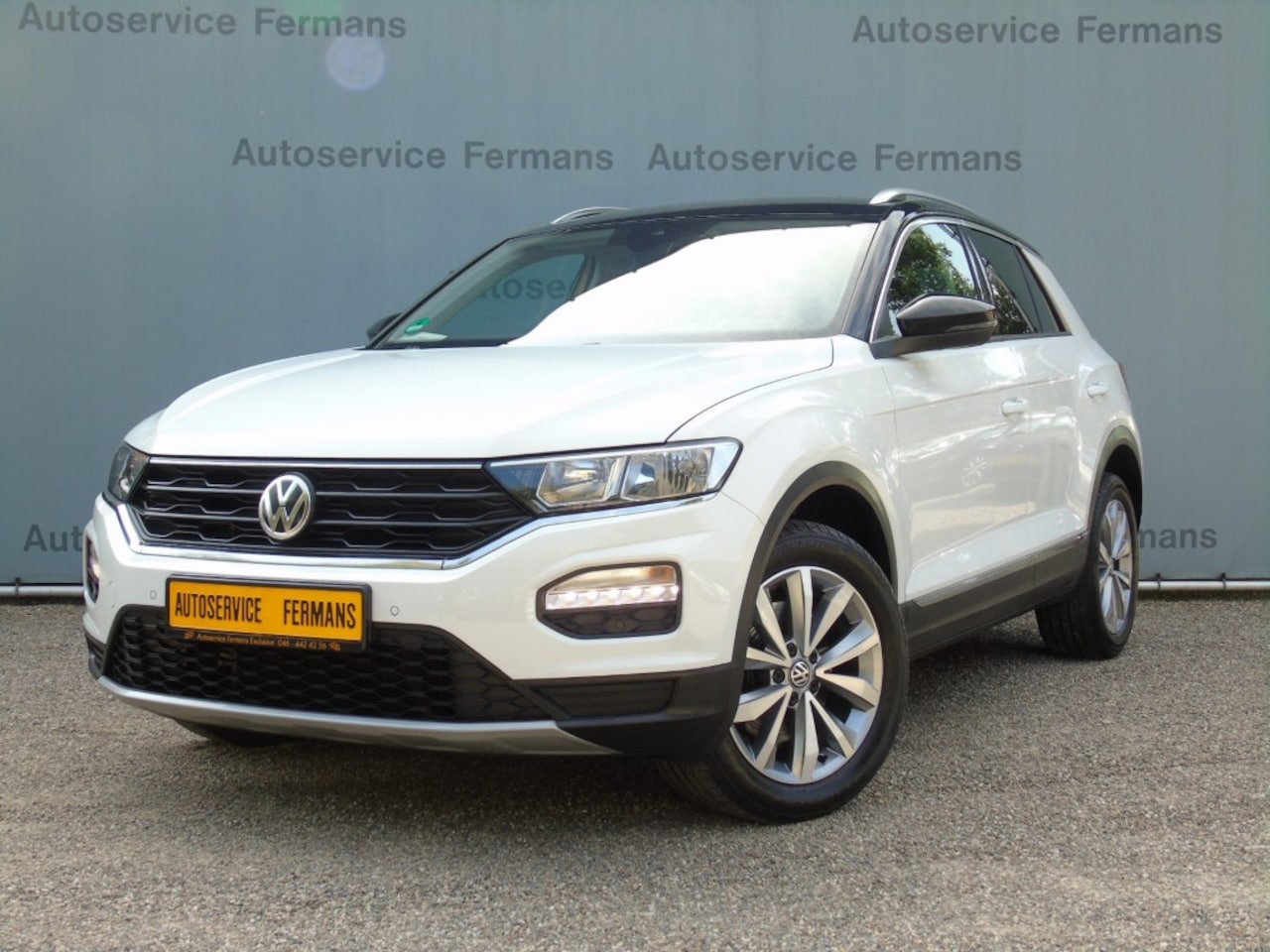 Volkswagen T-Roc - 1.0TSI 110PK - 2018 - 68DKM-Navi-Trekhaak-Zwart dak - AutoWereld.nl