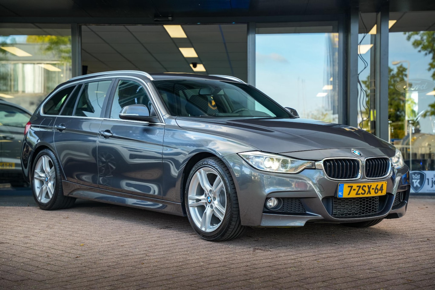 BMW 3-serie Touring - 320i Executive M-Pakket Sportstoelen Alcantara Navigatie Cruise Climate PDC - AutoWereld.nl