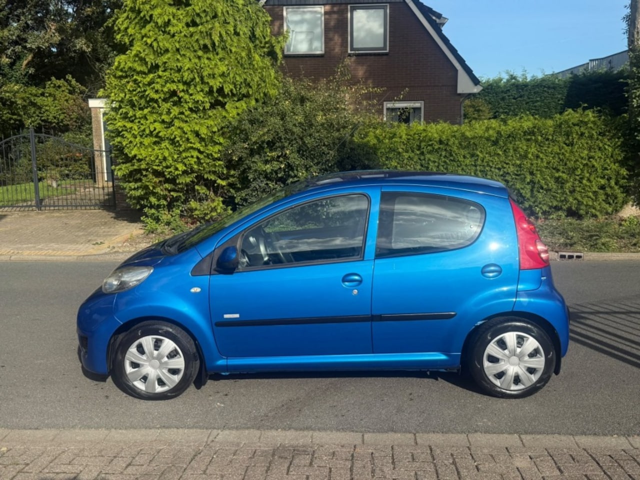 Peugeot 107 - 1.0-12V Millesium 200 5/ deurs /Airco/Trekhaak - AutoWereld.nl