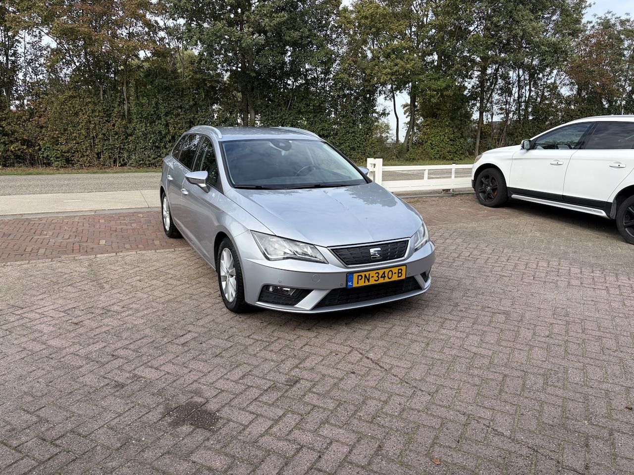 SEAT Leon ST - 1.0 EcoTSI Style Business Intense TREKHAAK CRUISE NAVI CARPLAY - AutoWereld.nl
