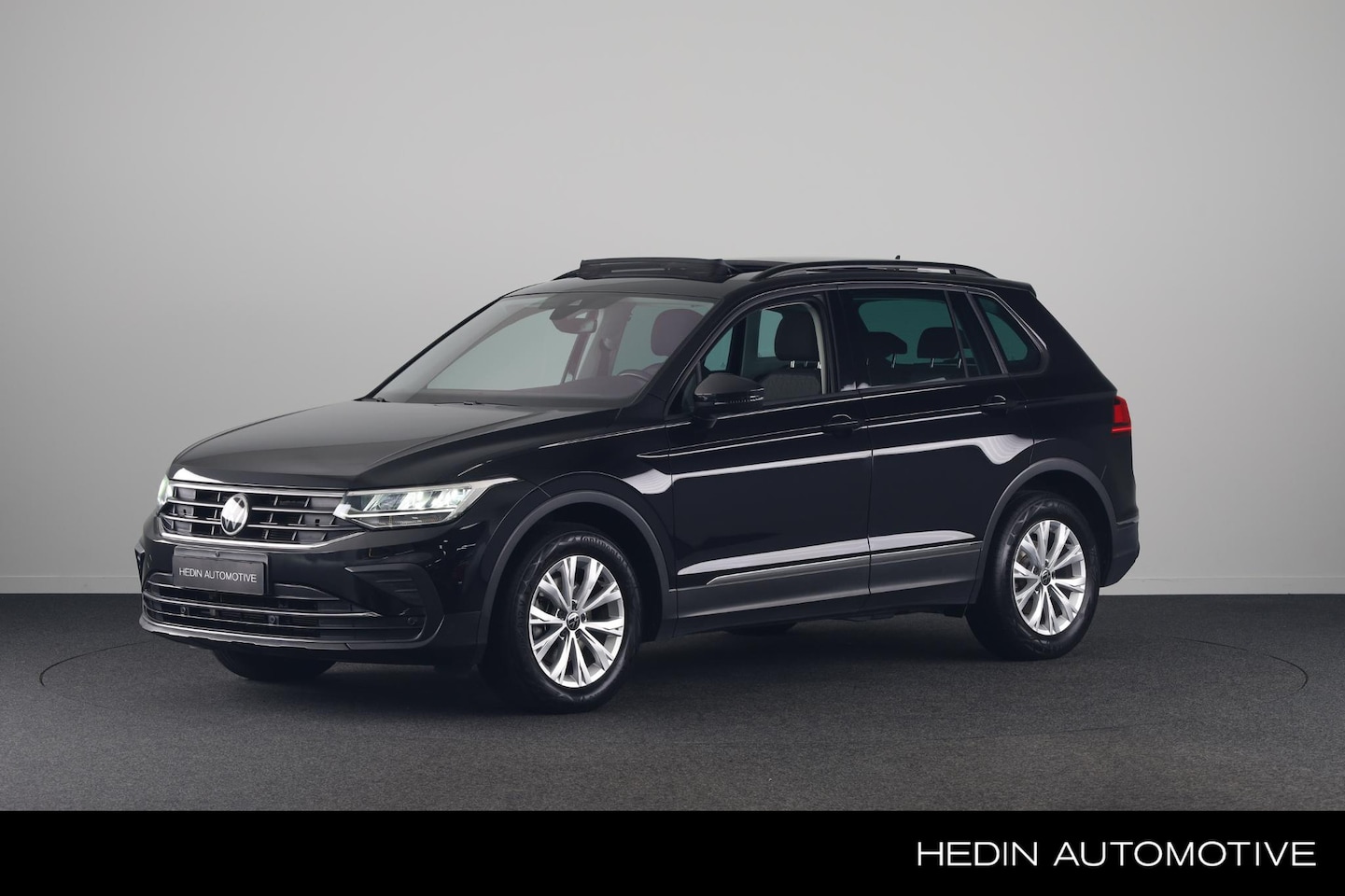 Volkswagen Tiguan - 1.5 TSI Life Business | Panoramadak | Trekhaak | 360 Camera - AutoWereld.nl