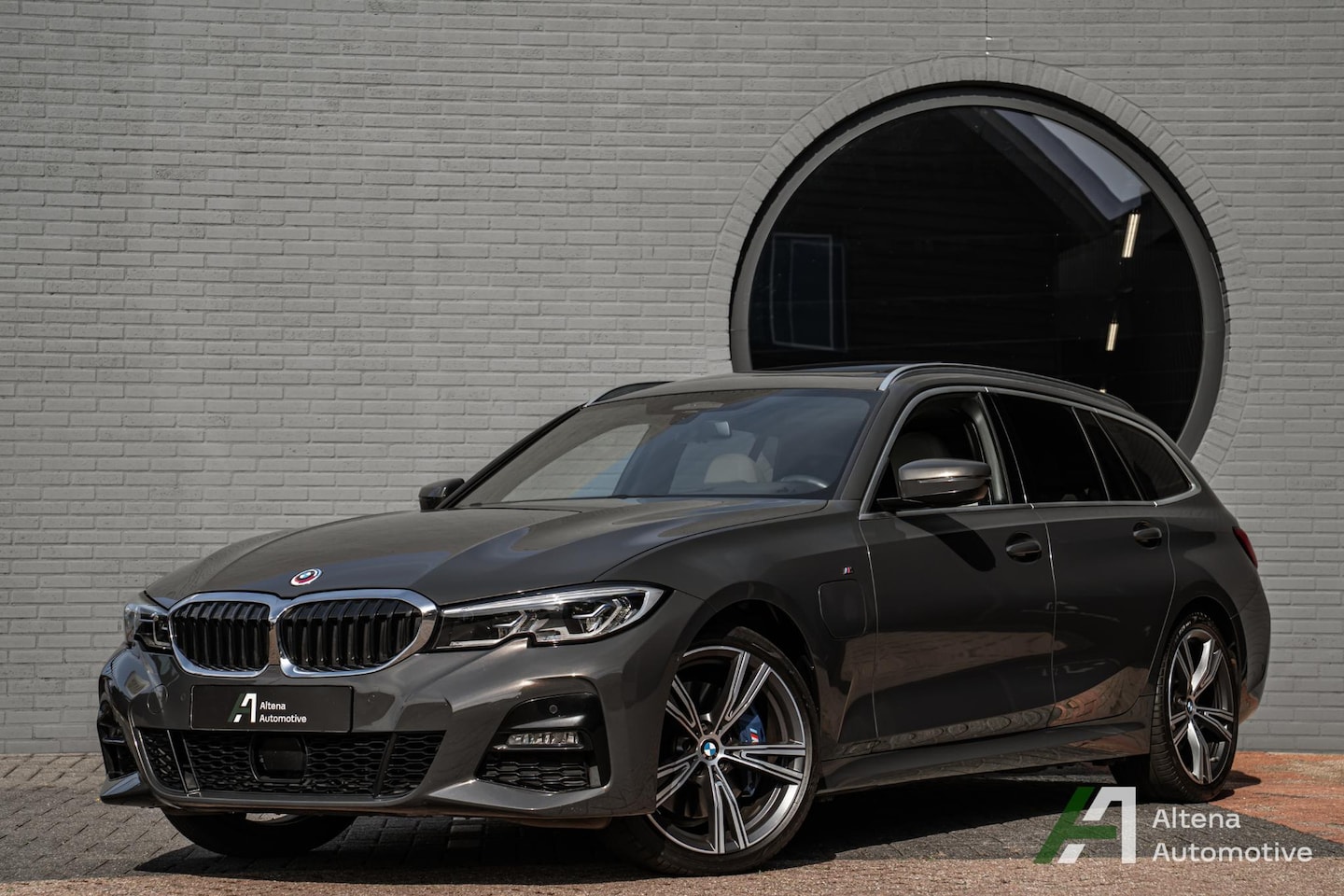 BMW 3-serie Touring - 330e xDrive High Executive M-sport, panoramadak, sportstoelen, stoelverwarming, head-up - AutoWereld.nl