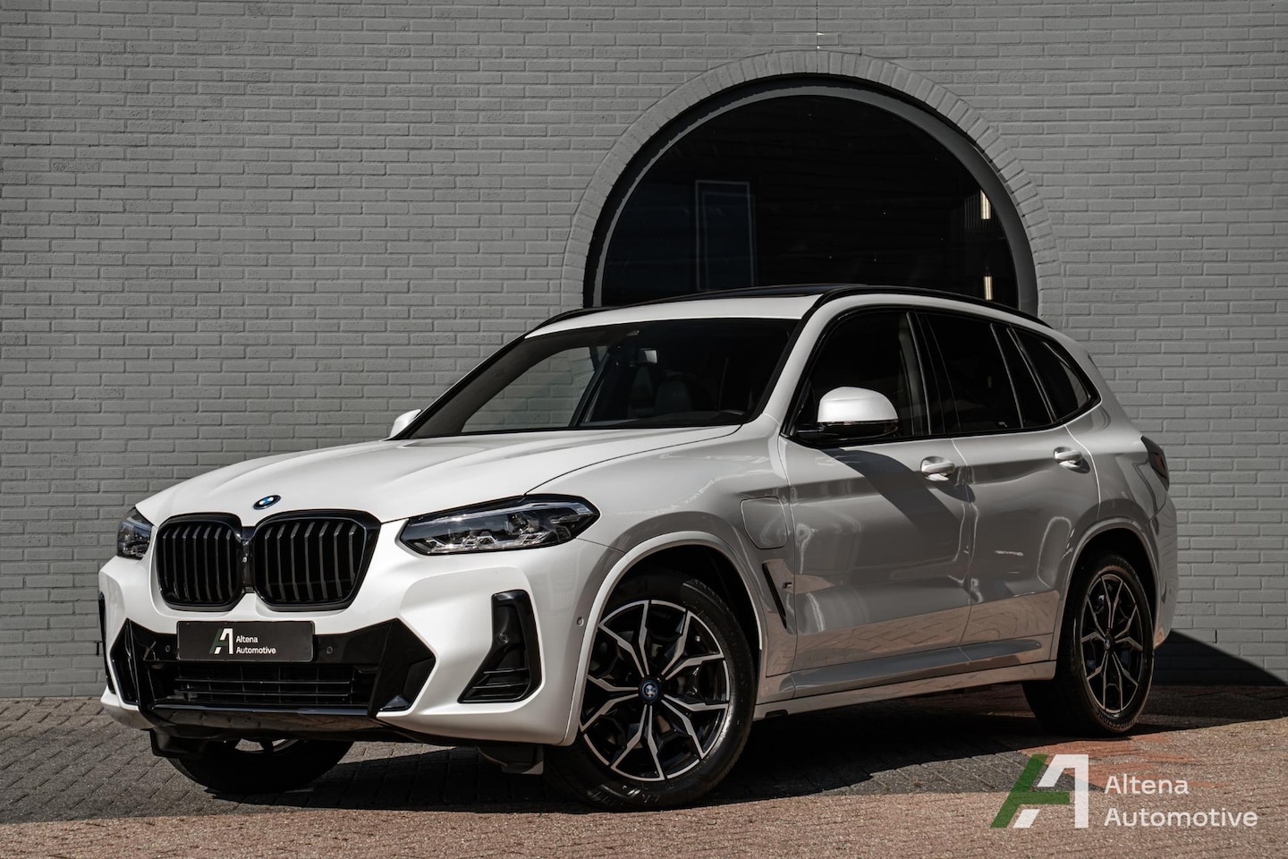 BMW X3 - xDrive30e Trekhaak, M-sport, panoramadak, sportstoelen - AutoWereld.nl