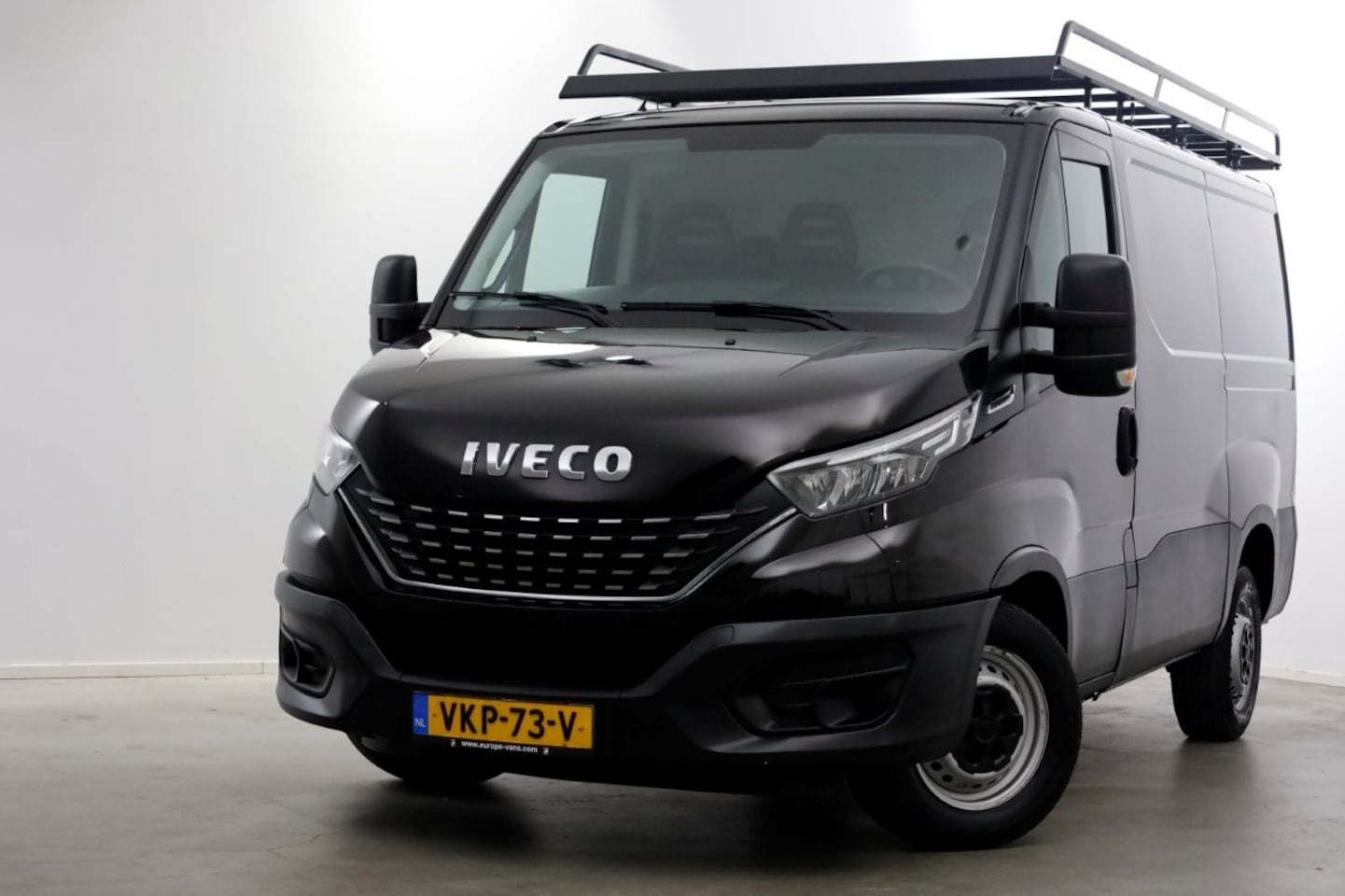 Iveco Daily - 35 S 16 35S16 160pk HiMatic Automaat L1H1 LED/Airco/Camera Trekhaak 3500kg 06-2021 - AutoWereld.nl