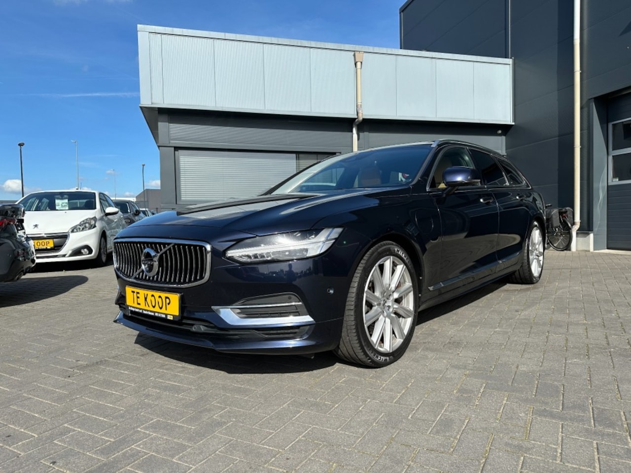 Volvo V90 - 2.0 T8 AWD PHEV inscription schuifdak Leder Trekhaak - AutoWereld.nl