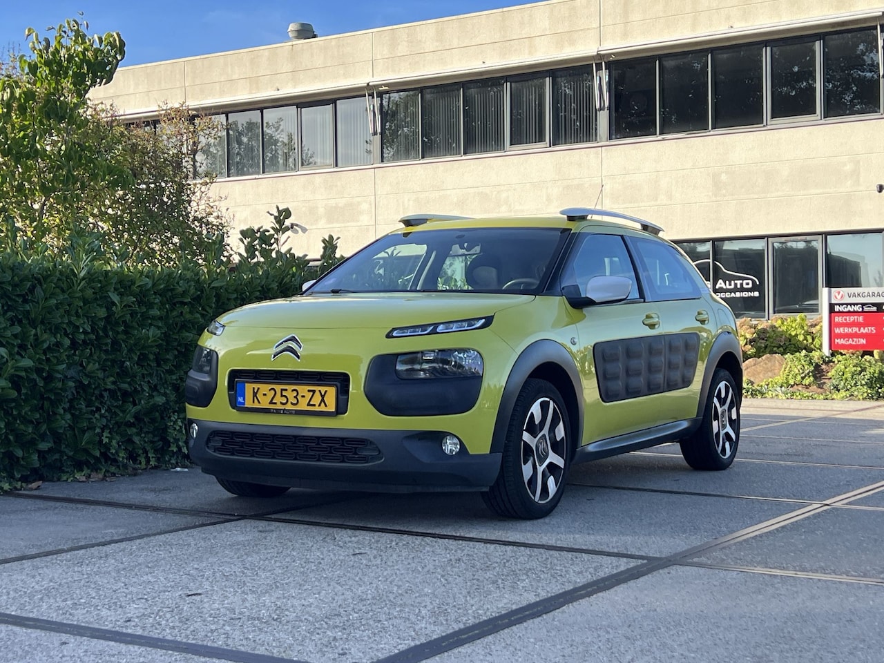 Citroën C4 Cactus - 1.2 PureTech Business Plus |CLIMA|NAVI|CAMERA|APK TOT 24-08-2027 5680 - AutoWereld.nl
