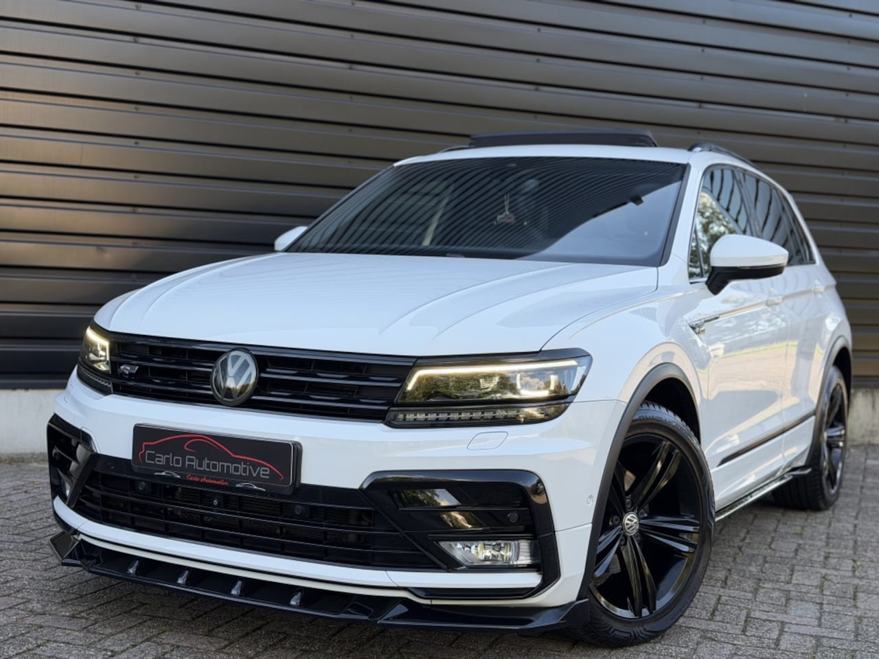 Volkswagen Tiguan - 1.4 TSI 3X R-LINE PANO|VIRTUAL|LEER|360|ACC|LANE - AutoWereld.nl