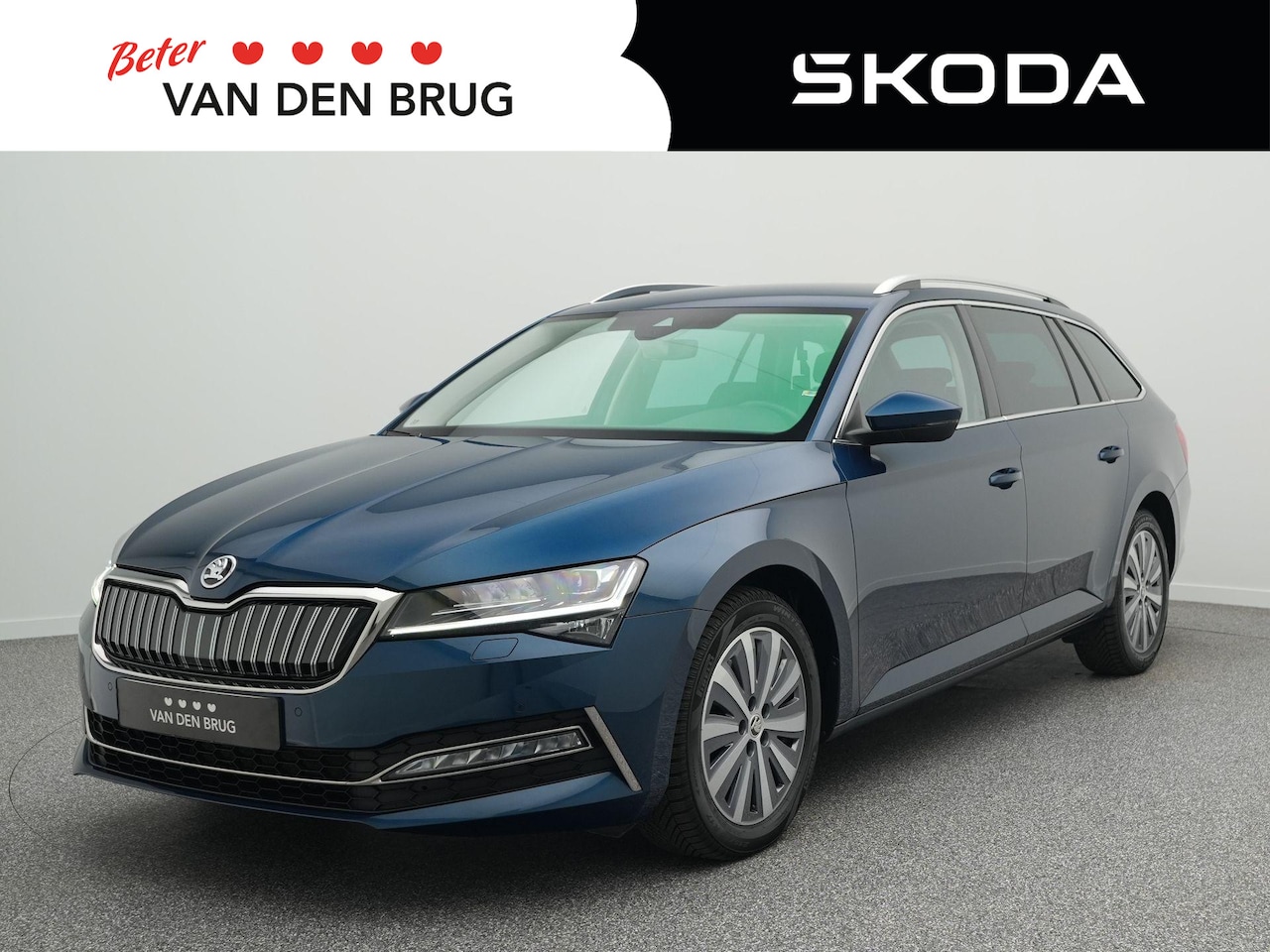 Skoda Superb Combi - 1.4 TSI iV Business Edition | Trekhaak | ACC | Keyless | Apple Carplay/Android Auto | Stoe - AutoWereld.nl