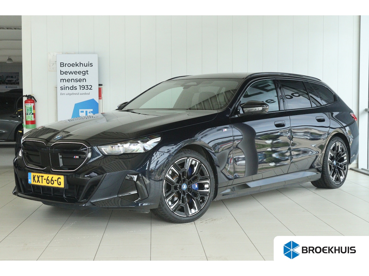 BMW i5 Touring - M60 xDrive 84 kWh 601PK | SOH 97| 4-Wielsturing | Harman & Kardon | Trekhaak | Stoelverwar - AutoWereld.nl