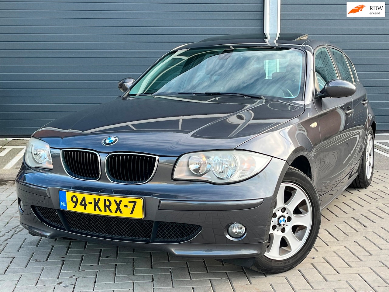 BMW 1-serie - 120i Anniversary KOOPJE! AUTOMAAT 120i SCHUIFDAK RIJD SCHAKELT GOED CLIMA IJSKOUD - AutoWereld.nl