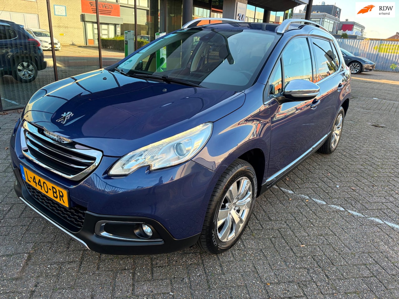 Peugeot 2008 - 1.2 PureTech Allure / LED / PDC / Clima - AutoWereld.nl