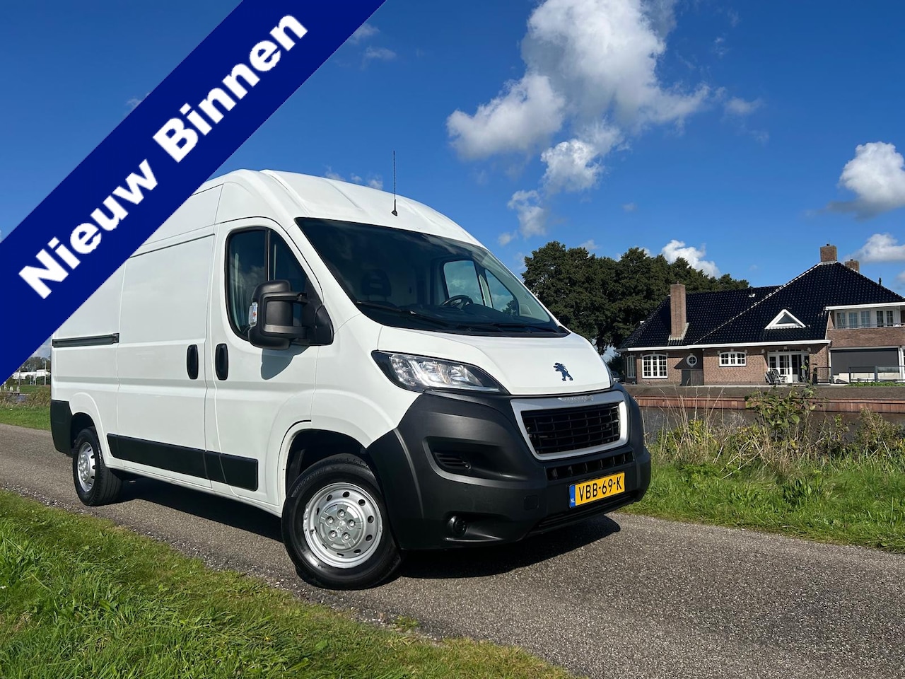 Peugeot Boxer - 330 2.0 BlueHDI L2H2 Premium | 3 Zitplaatsen | Cruise | Bluetooth | Airco - AutoWereld.nl