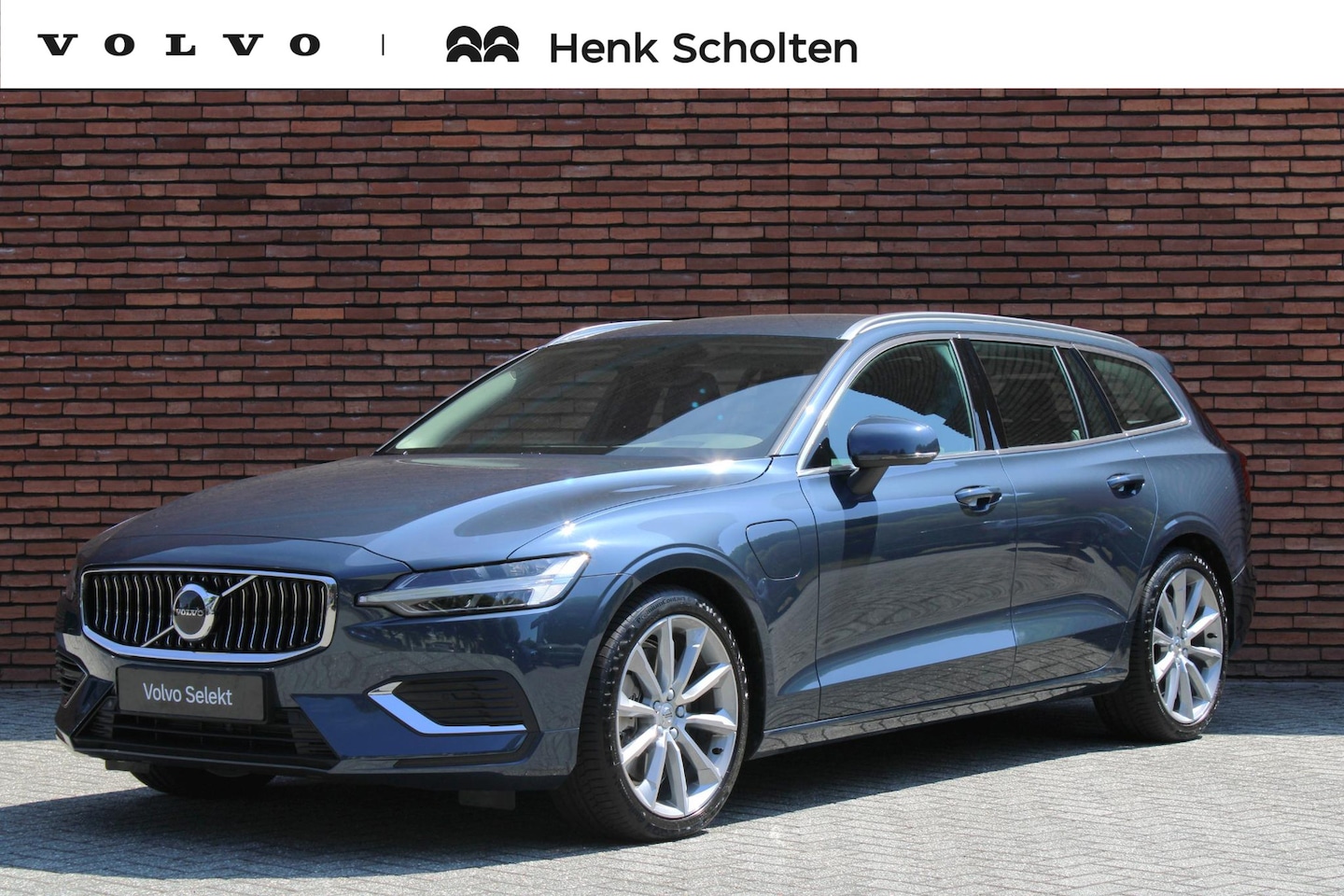 Volvo V60 - T6 Plug-in hybrid AWD Plus Bright | Verwarmbare voorstoelen met ventilatie | Premium audio - AutoWereld.nl