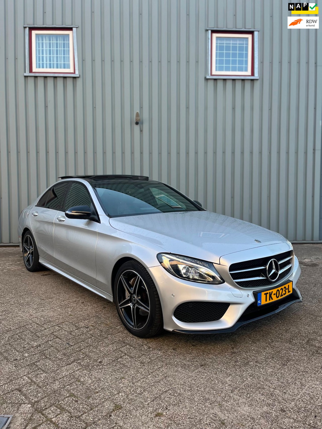 Mercedes-Benz C-klasse - 180/AMG/PANO/BTW/dealer ond. - AutoWereld.nl