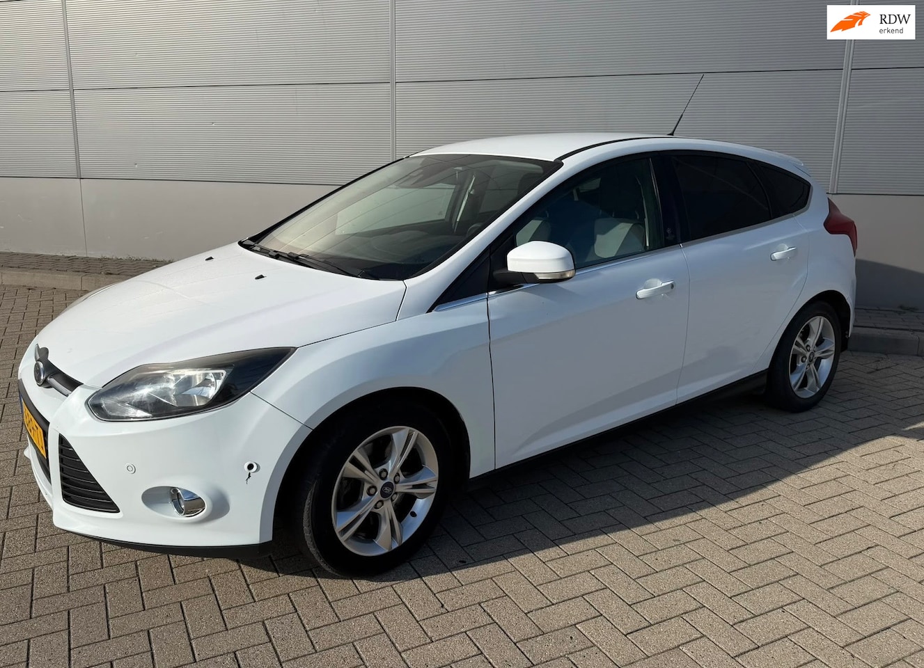 Ford Focus - 1.6 EcoBoost Titanium 1.6 EcoBoost Titanium - AutoWereld.nl
